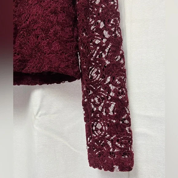 Sweetheart Lace Top - Picture 10 of 11